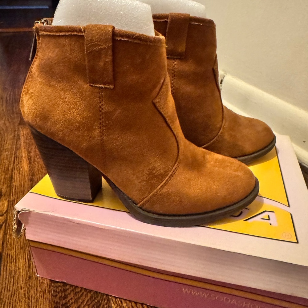 Soda Women's Brown Ankle Booties